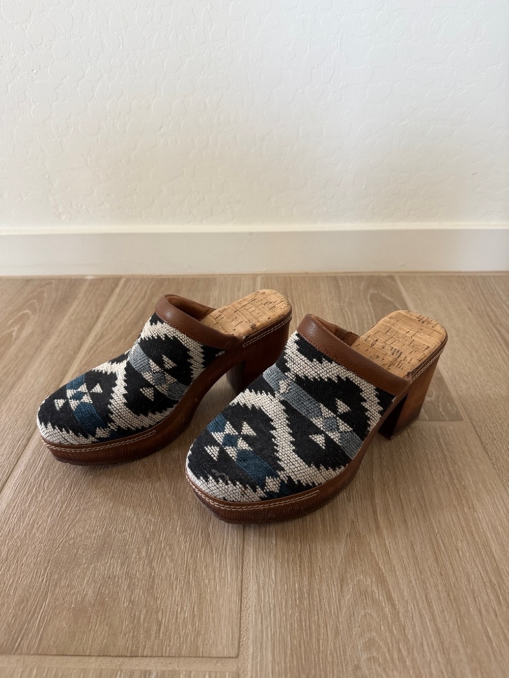 Korks Woven Black & Cream Patterned Clog Heels